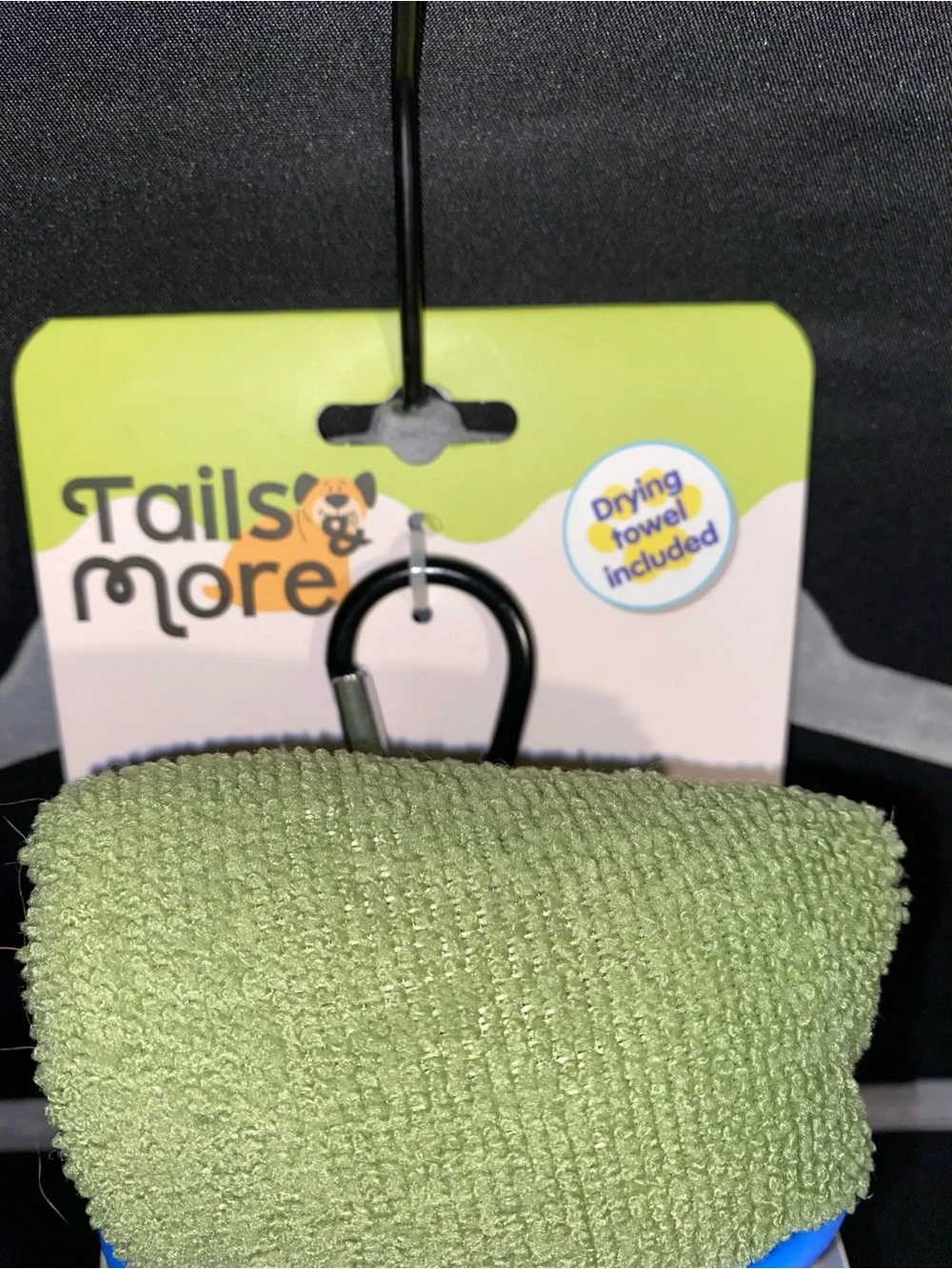 Tail Blue Cleaning Paw Pod with Green Towel